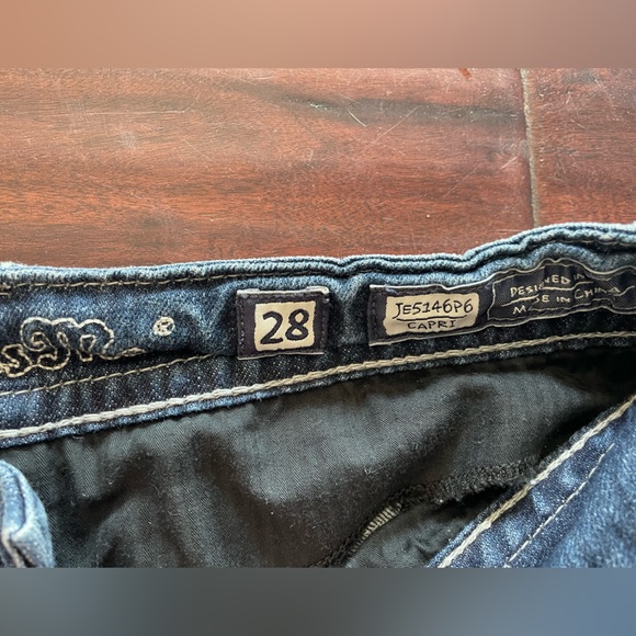 Miss Me Capri 28 - Picture 3 of 4